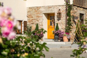 Exterior detail - Apartment Berg Stüberl, 65 sqm, balcony, 2 sep. Bedroom, max. 4 pers. (Ruhpolding)