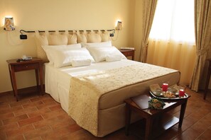 1 غرفة نوم وأغطية فراش متميزة وميني بار وخزنة داخل الغرفة