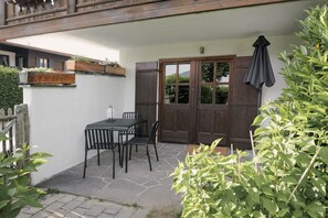 Outdoor dining - (1) Ferienwohnung 1 mit eigenem Garten (Reit im Winkl)