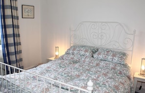 1 bedroom, iron/ironing board, bed sheets - Kirklands Cottages (Melrose)
