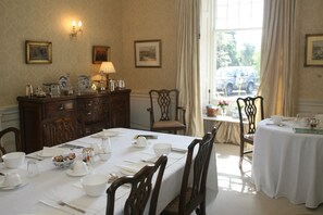 Daily English breakfast (GBP 10 per person) - Kirklands Cottages (Melrose)