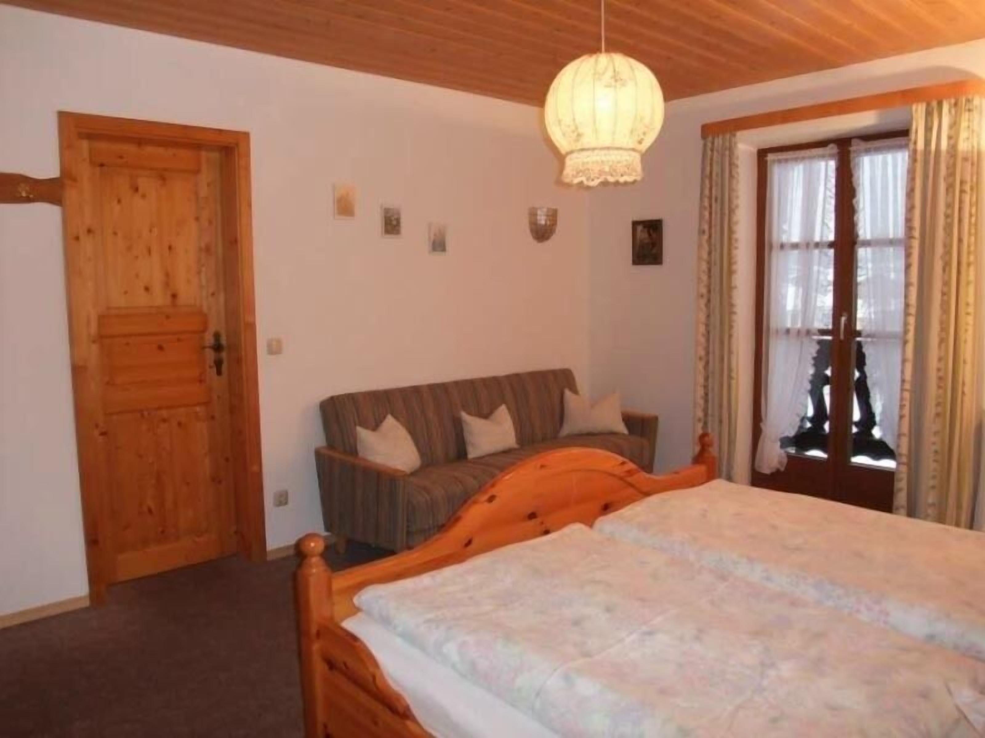 1 bedroom, internet, bed sheets