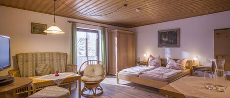 1 bedroom, iron/ironing board, internet, bed sheets