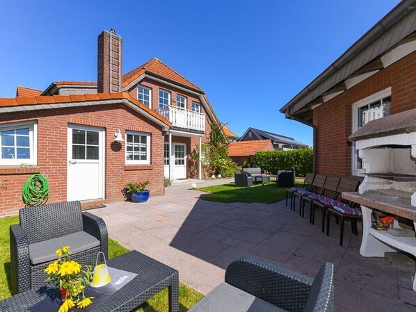 Unclassified image, 1 of 57, button