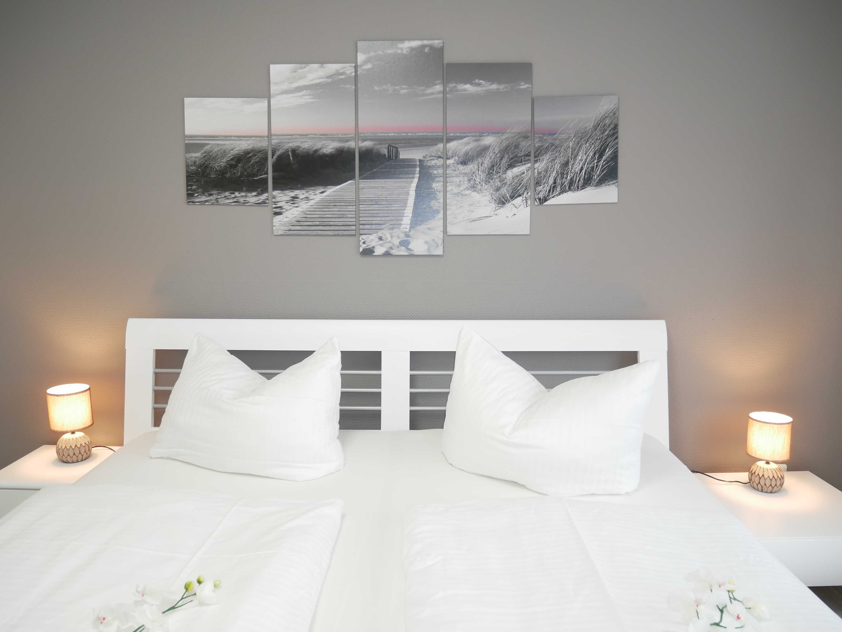 2 dormitorios, cuna de viaje, ropa de cama