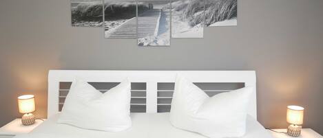 2 dormitorios, cuna de viaje, ropa de cama