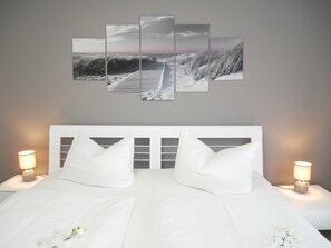 2 chambres, lit parapluie, draps fournis