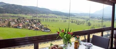 تناول الطعام