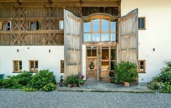 Exterior detail - Ferienwohnung "Heuboden", 100 qm Obergeschoss, 2 separate Schlafzimmer (Höslwang)