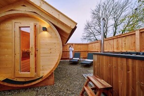 Property grounds - Ferienwohnung "Heuboden", 100 qm Obergeschoss, 2 separate Schlafzimmer (Höslwang)