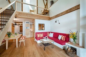 TV, table tennis, stereo - Ferienwohnung "Heuboden", 100 qm Obergeschoss, 2 separate Schlafzimmer (Höslwang)