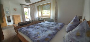 2 bedrooms, internet, bed sheets - Ferienwohnung 70 qm, f. 2-4 Pers., 2 Schlafzimmer, Wohnküche, Balkon mit Bergblick (Grassau)