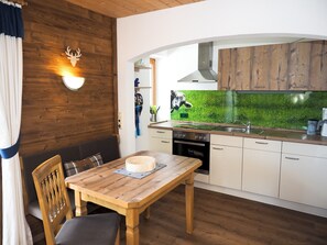 Kylskåp, ugn, spishäll och diskmaskin