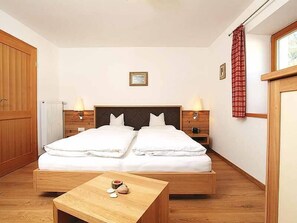 1 bedroom, internet, bed sheets