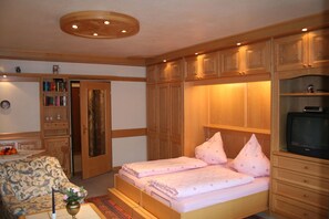 1 bedroom, internet, bed sheets - Apartment 44 sqm for 1-2 persons with balcony and mountain view (Bad Reichenhall)