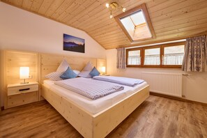 1 bedroom, internet, bed sheets