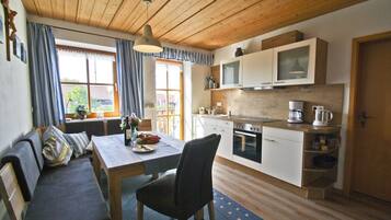 Réfrigérateur, four, plaque de cuisson, cafetiÚre/bouilloire