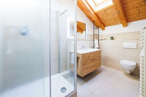Bathtub, hair dryer, towels