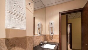 Doppia Standard | Bagno | Doccia, set di cortesia gratuito, asciugacapelli, bidet