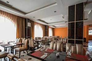 Exterior - iu Hotel Luanda Viana (Viana)