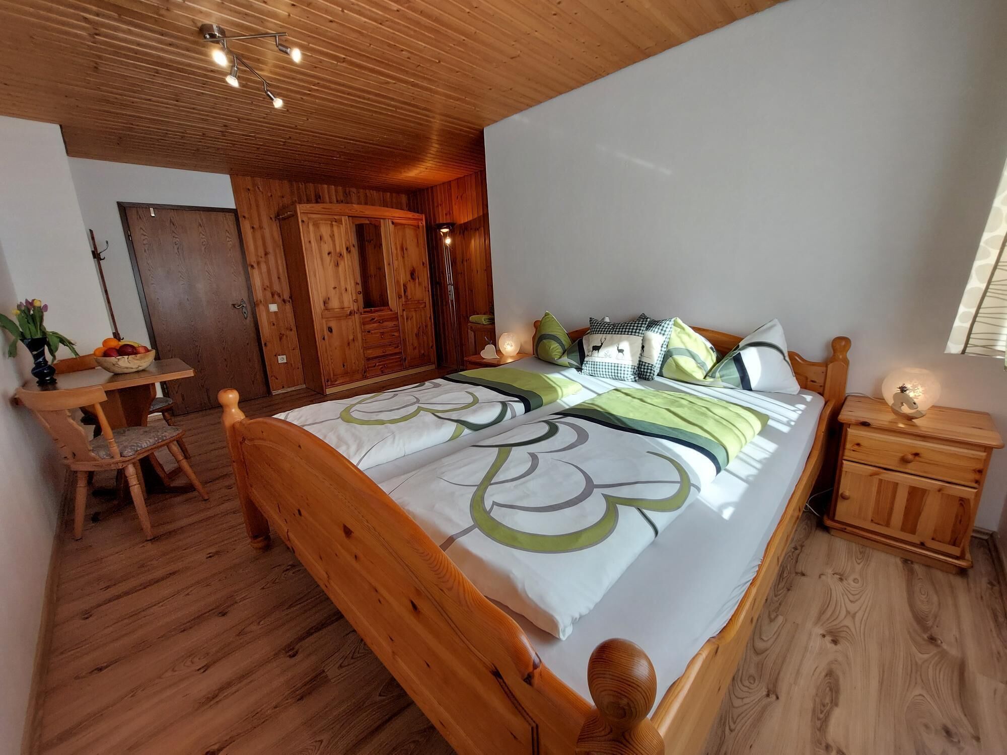 2 Schlafzimmer, Internetzugang, Bettwäsche