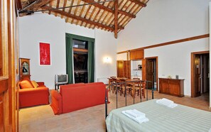 Estudio | Minibar, escritorio, cunas y camas extra 