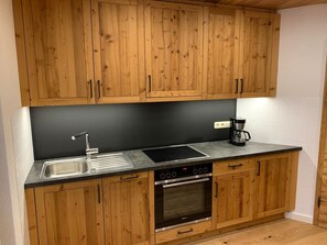 Réfrigérateur, four, plaque de cuisson, lave-vaisselle