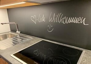 Kühlschrank, Ofen, Herdplatte, Geschirrspüler