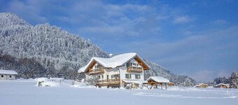 Vacation apartment 78sqm, terrace, spacious kitchen, 2 bedrooms and 1 living room