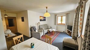Living area - Apartment 1, 48sqm, balcony, kitchenette, 1 bedroom, 1 living room, WLAN (Ruhpolding)