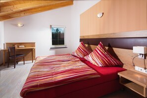 2 bedrooms, Internet, bed sheets, wheelchair access