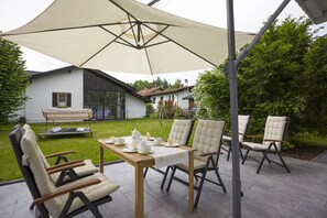 Outdoor dining - Landhaus Kaiserblick (Oberaudorf)