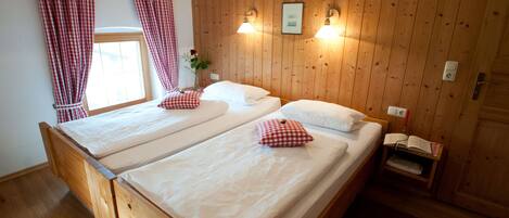 2 bedrooms, bed sheets