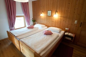 2 bedrooms, bed sheets