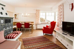 Living area - Vacation apartment, 2-4 persons, 65 sqm, 2 bedrooms, eat-in kitchen and terrace (Bischofswiesen)