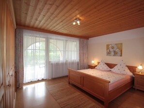 2 bedrooms, internet, bed sheets