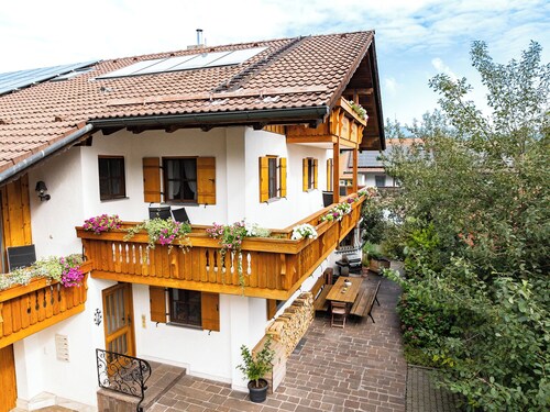 Ferienwohnung Nr. 3, 45 qm, Wohn-/Schlafraum, Zustellbetten, Dusche/WC, Balkon, Sat-TV, max. 4 Personen