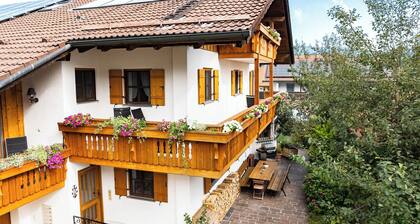 Ferienwohnung Nr. 3, 45 qm, Wohn-/Schlafraum, Zustellbetten, Dusche/WC, Balkon, Sat-TV, max. 4 Personen