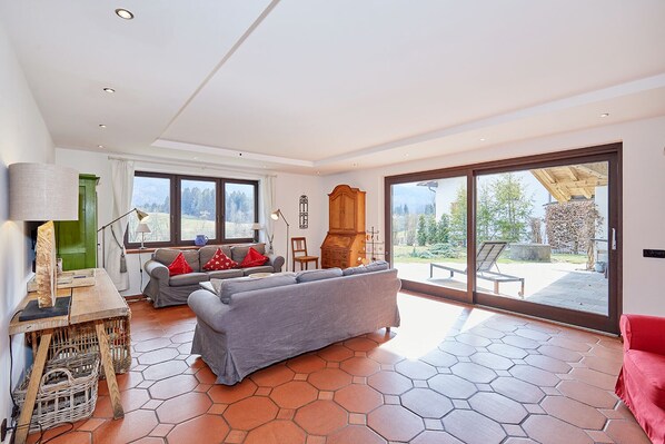 TV, fireplace, ping pong - Rundshagen, "Chalet Chiemgau" (Reit im Winkl)