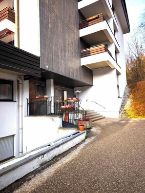 المنشأة من الخارج