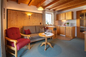 TV - 5 Apartment type B 37 sqm, balcony, 1 bedroom, 1 living room, max 2 p, WLAN (Ruhpolding)