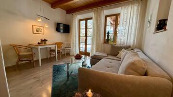 Fernseher, Tischtennisplatte