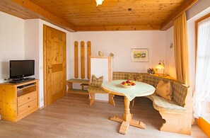 Interior - Kaiserblick Zwei-Raum-Ferienwohnung, 38m², Balkon, extra Küche, Wohn-Schlafraum getrennt (Reit im Winkl)