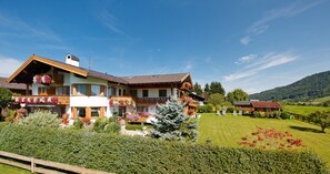 Exterior - Apartment 6, 41sqm, 2 balconies, 1 bedroom, living room, kitchen, WLAN, 2 TVs (Ruhpolding)