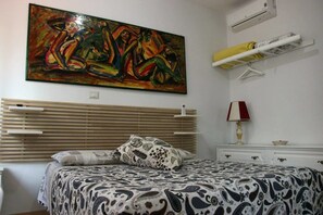 Doppelzimmer | Schreibtisch, kostenlose Babybetten, kostenloses WLAN, Bettwäsche