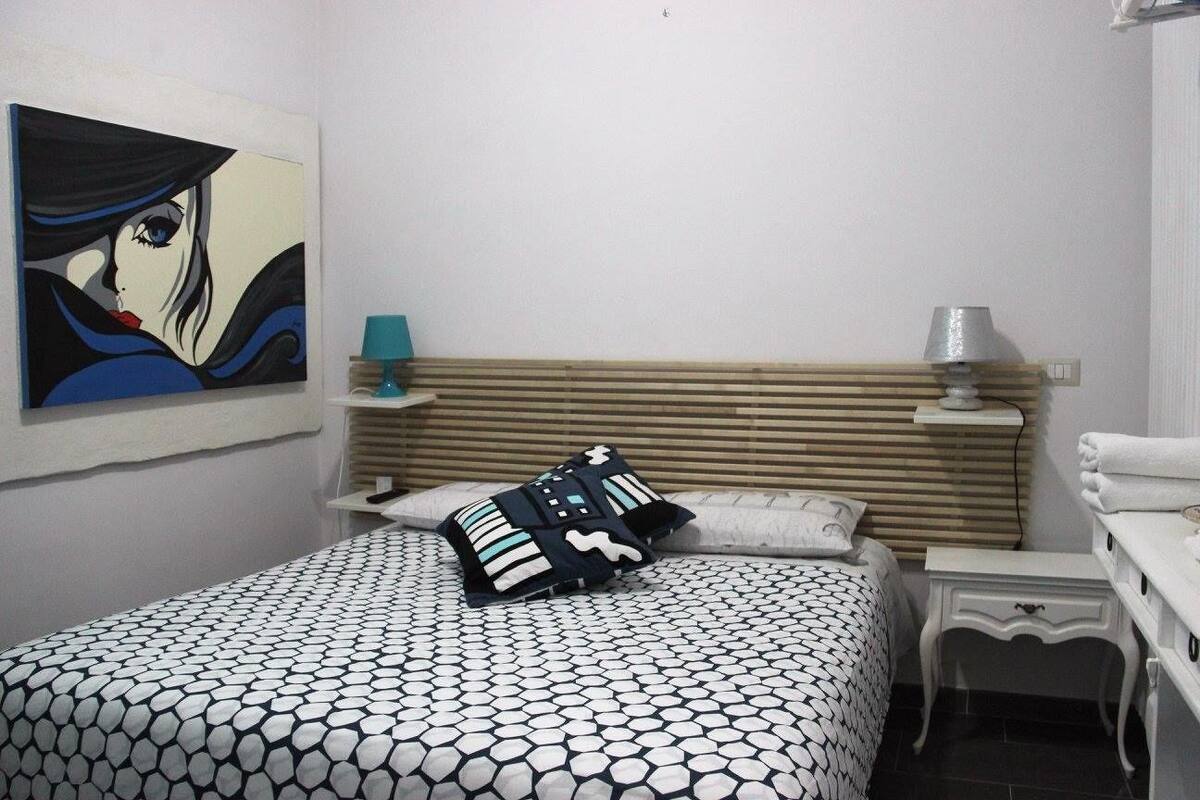 Double Room | Desk, cribs (free), WiFi (free), bed sheets