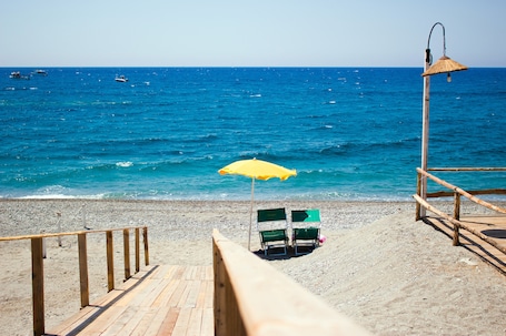 Private beach nearby, beach bar. Hotel Il Girasole