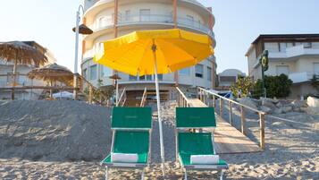 Privatstrand in der Nähe, Strandbar