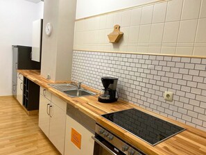 Fridge, oven, stovetop, dishwasher - Vacation apartment no. 3, 4 persons, 85 sqm, 2 separate bedrooms (Schönau am Königssee)