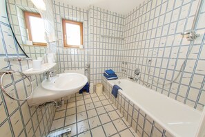 Badewanne, Haartrockner